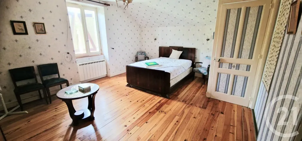 Bedrooms - Spacious 7-Piece House with Terrace in Souvans