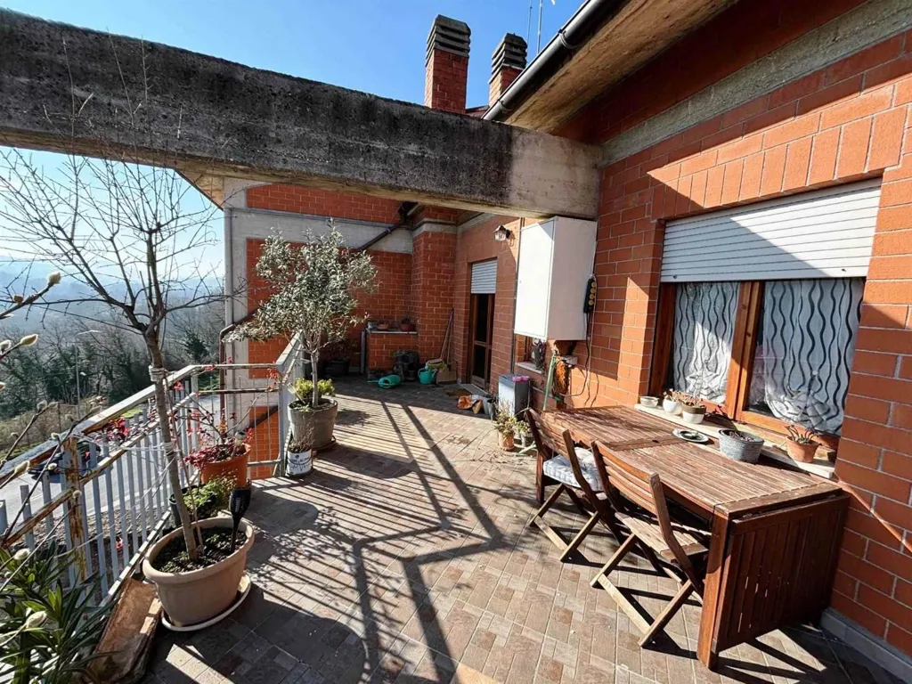 Terrass - Apartment with Panoramic Terrace in Castelraimondo