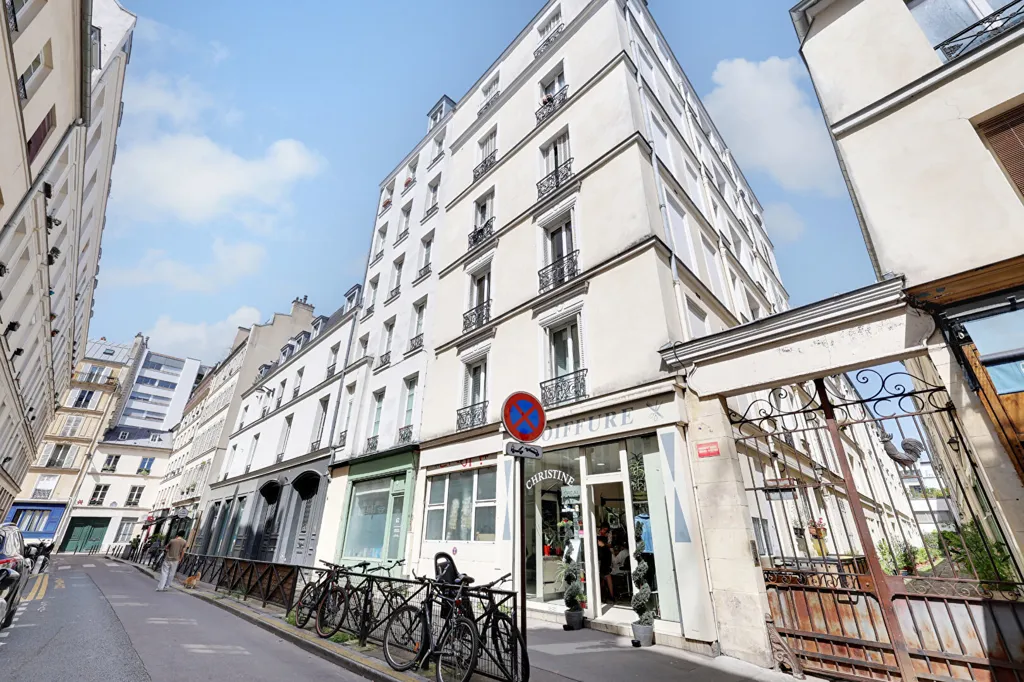 Exterior - 3-Bedroom Parisian Flat with South-West View