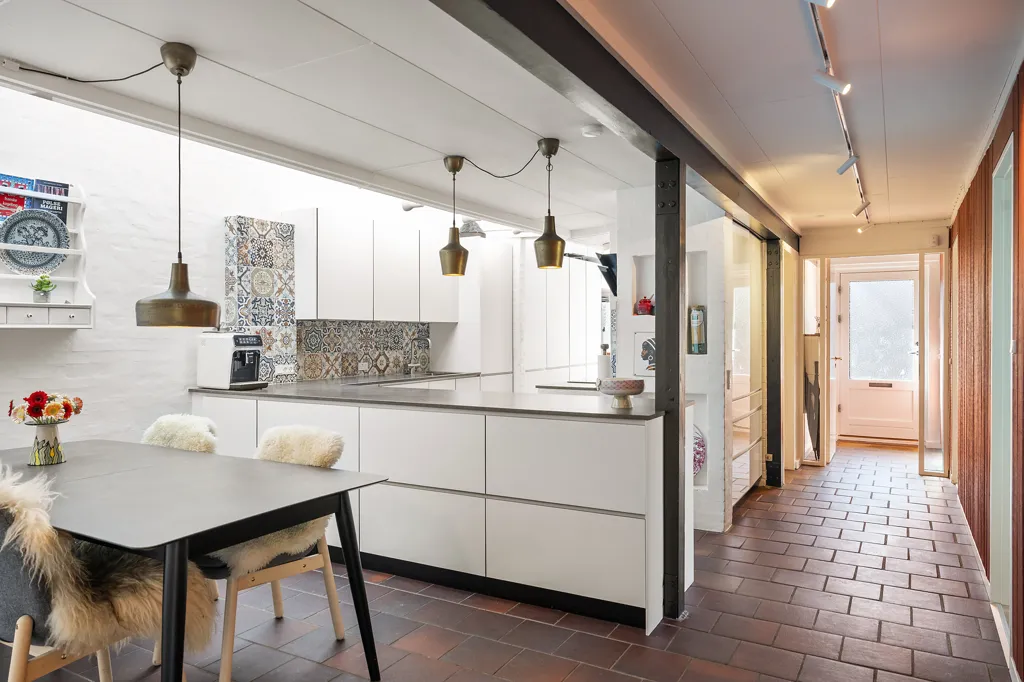 Cuisine - Architectural Villa with Garden in Quiet Area