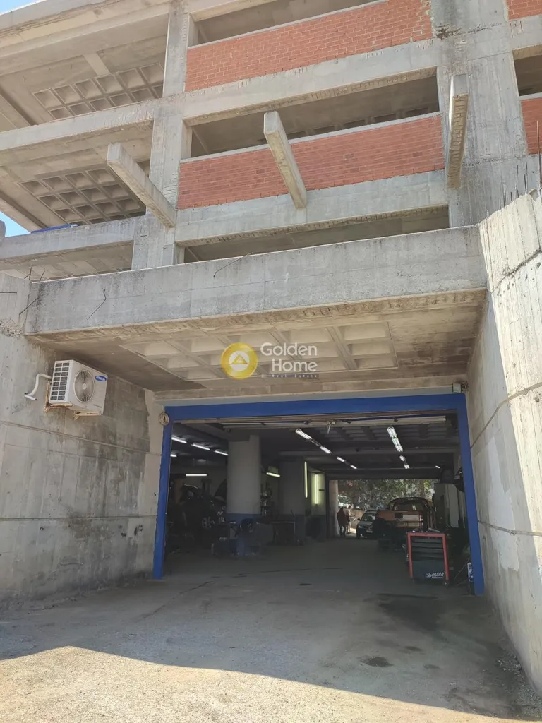 Garaaž - Automotive Workshop with Car Display in Kryoneri