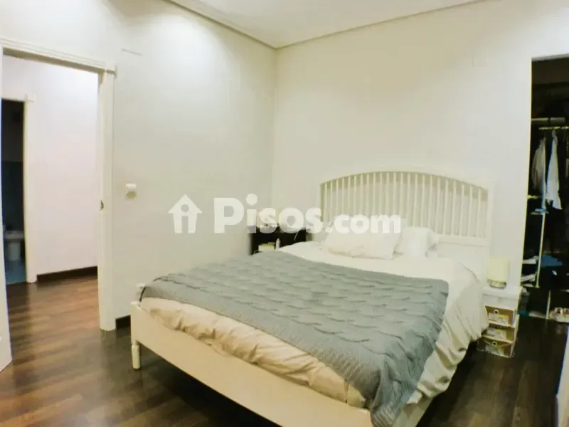 Magamistoad - Classical Style Flat with Balcony in City Centre