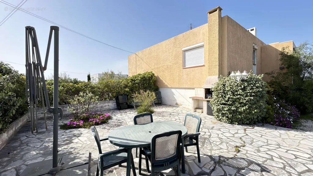 Terrass - Seafront Villa with Balcony in Solviou