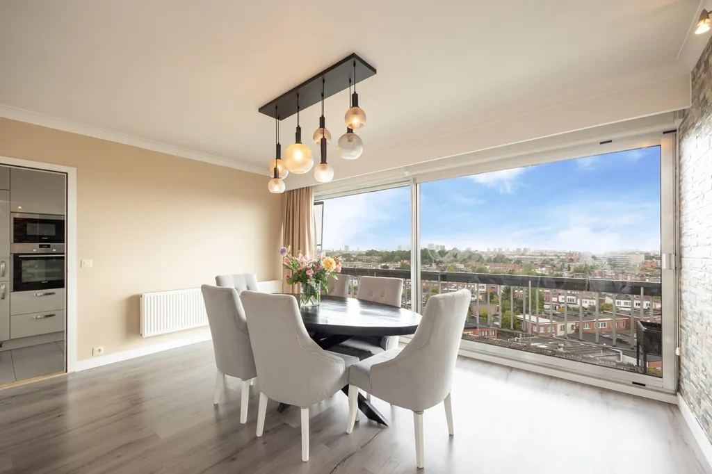 Salle à manger - Appartement avec deux terrasses et vue verdure à Merksem