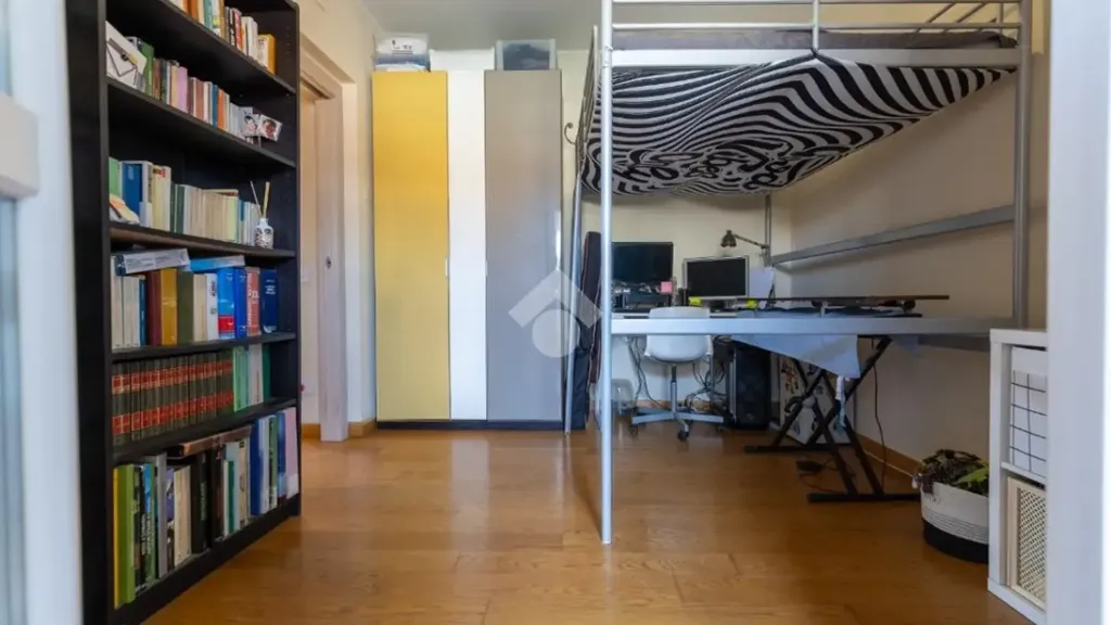 Kabinet - Trilocale with Balcony in Bergamo