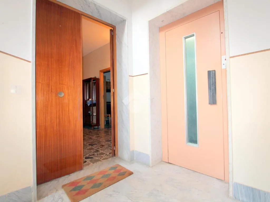 Entrée - 4-Bedroom Apartment with Garage in Lucera