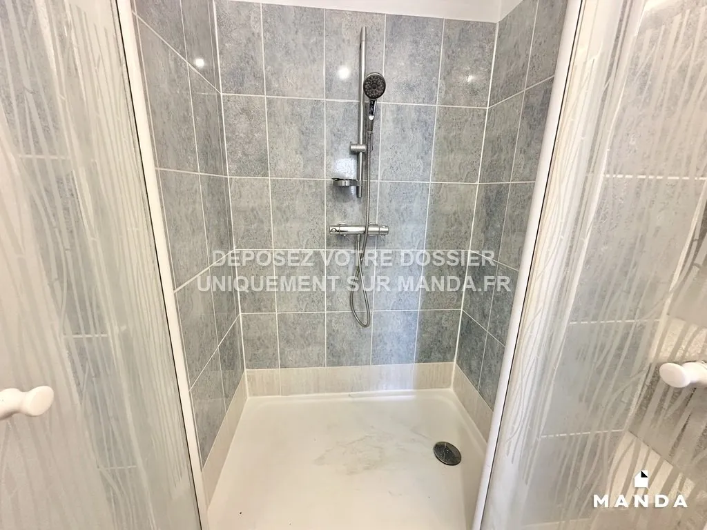 Vannitoad - T2 Flat with Balcony in Lognes