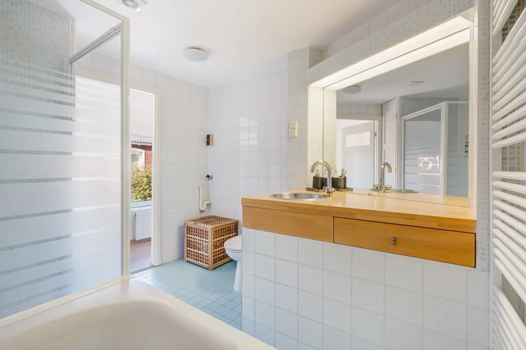 Vannitoad - Light-Filled Corner House in Den Haag