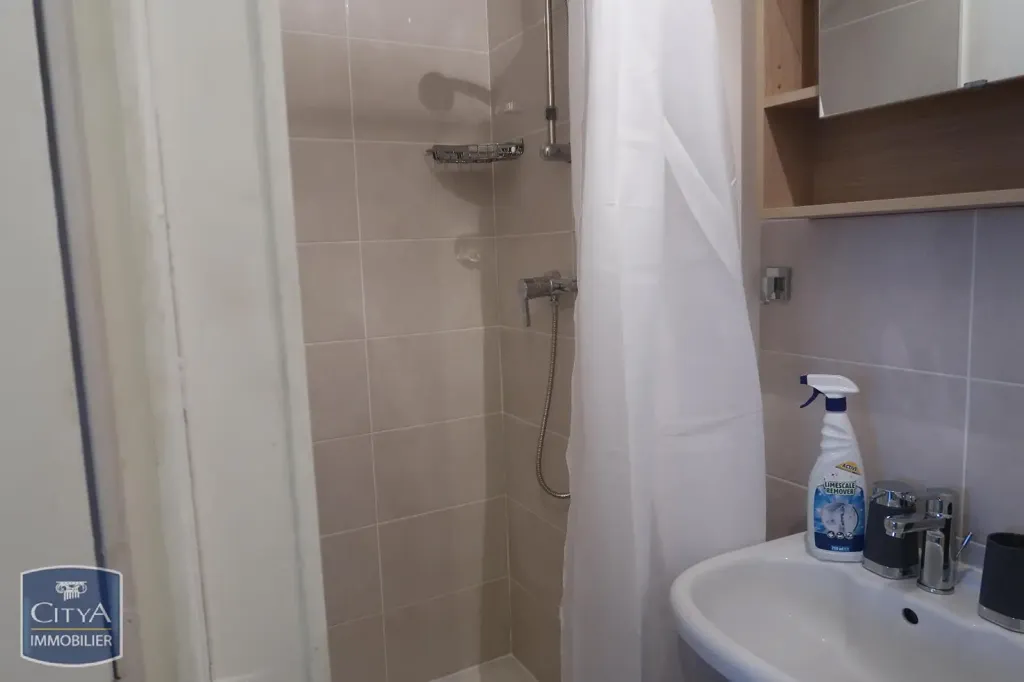 Vannitoad - One-Bedroom Flat in Saint-Quentin