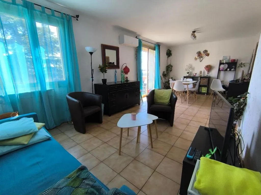 Elutuba - 4-Bedroom Apartment with Balcony in Nîmes