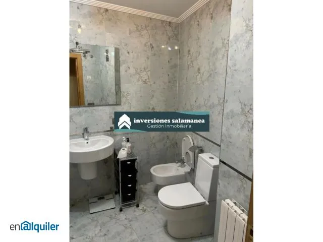 Salles de bain - Ample Flat with Balcony in City Centre
