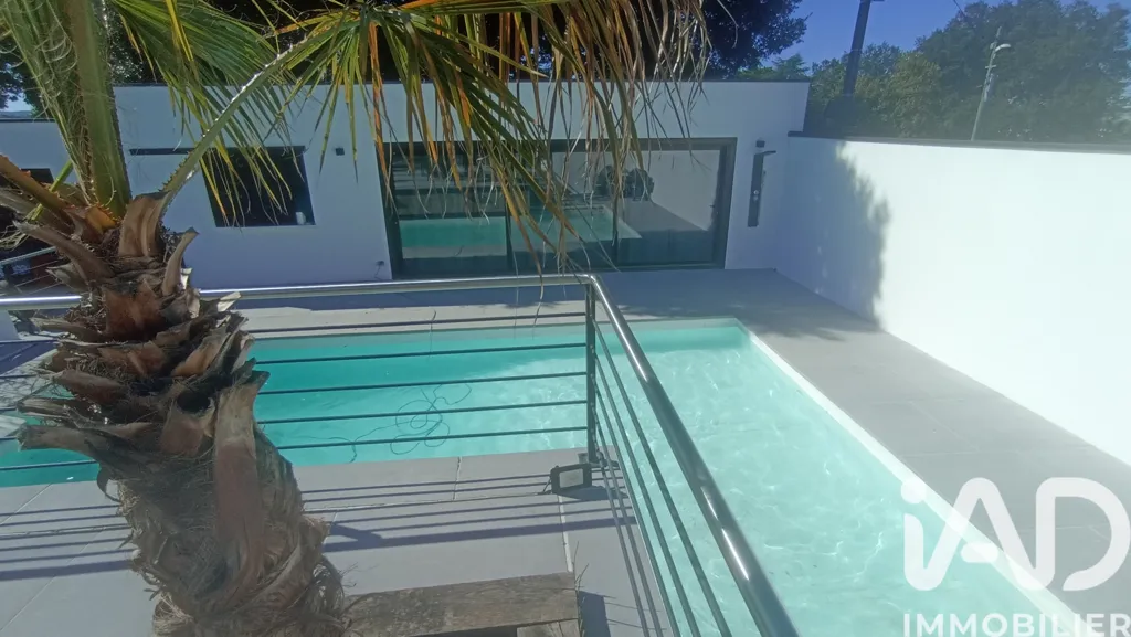 Piscine - Maison Contemporaine avec Piscine à Montélimar