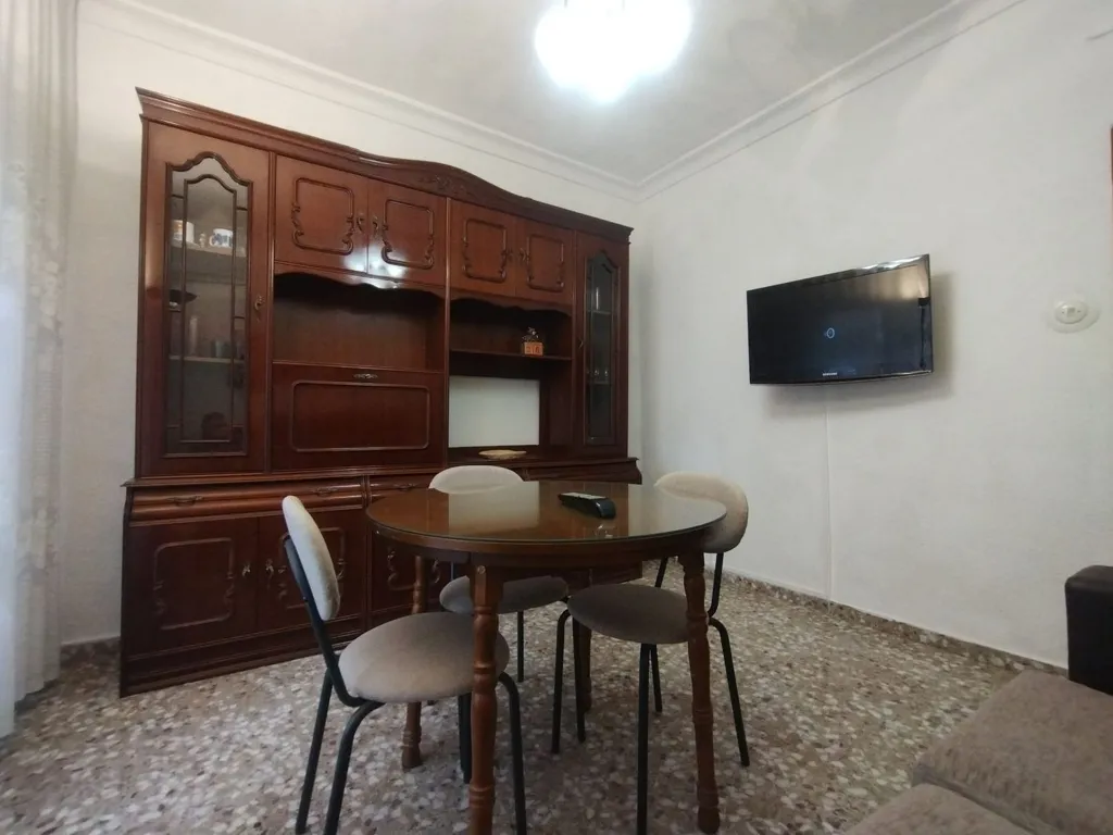Salle à manger - 3-Bedroom Apartment with Balcony in City Centre