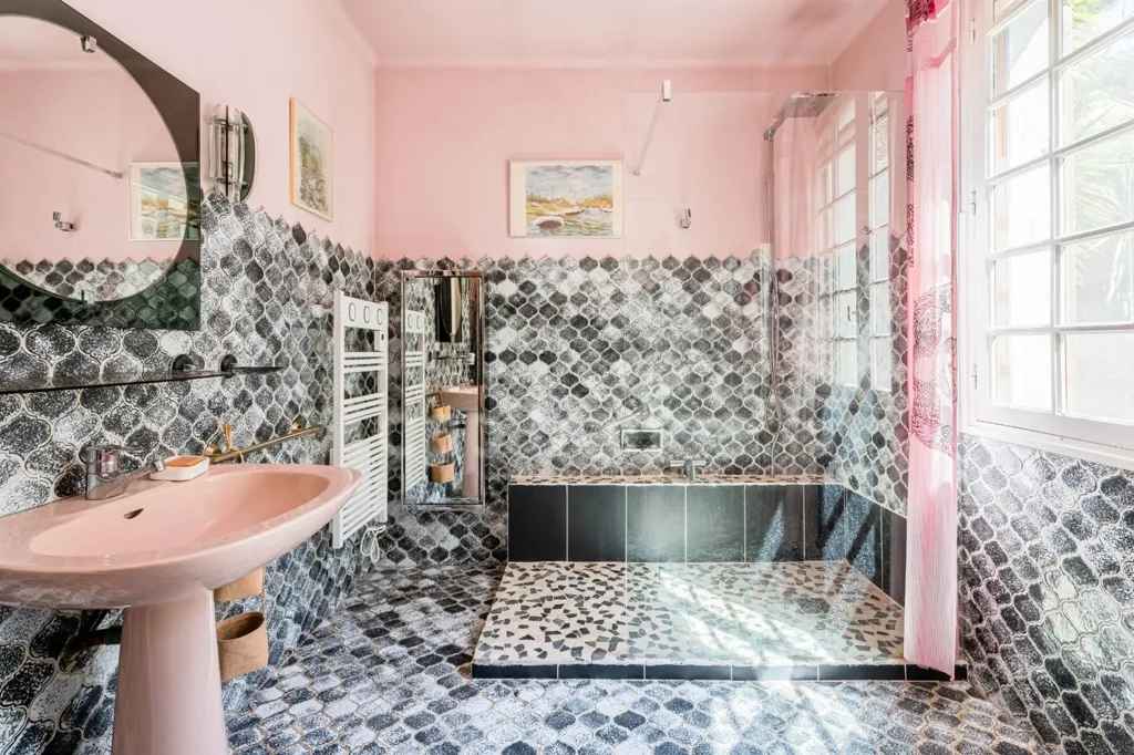 Bathrooms - Charm House with Garden in Ceyreste