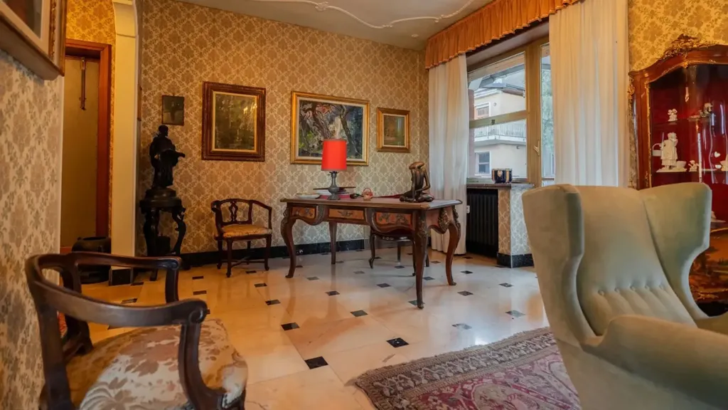 Bureau - Penthouse with Terraces in Torino's Crimea