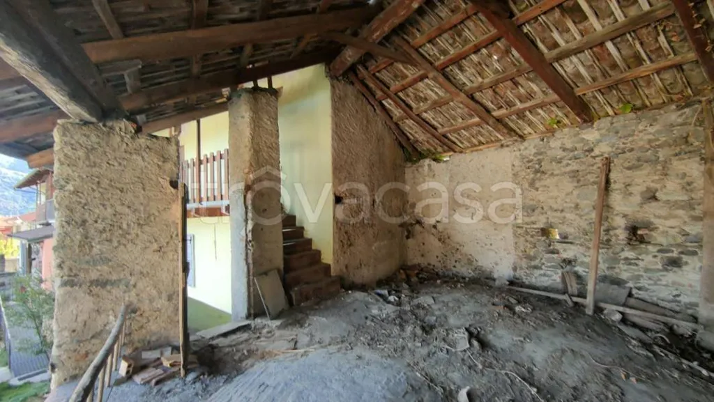 Toad - Rustic Cottage for Renovation in Caprie