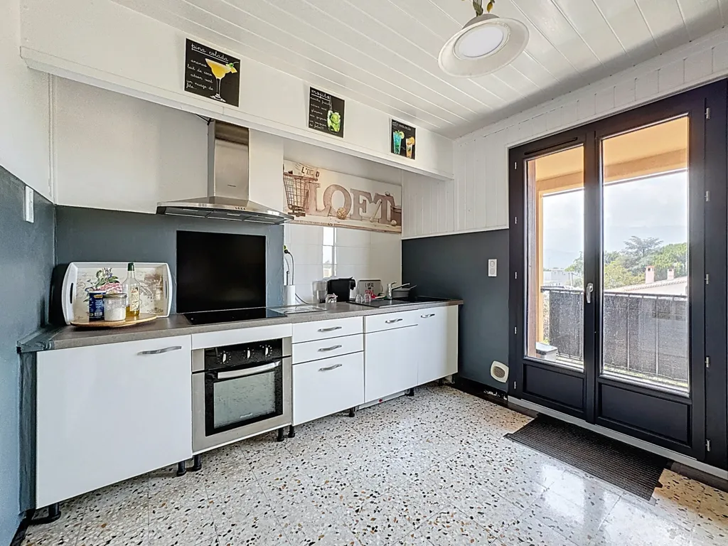 Cucina - Traversing Apartment with Balcony in Ghisonaccia Centre