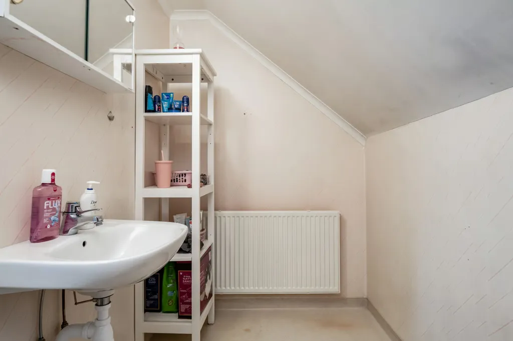 Bagni - Stable Rental Property with 16 Units and Garage