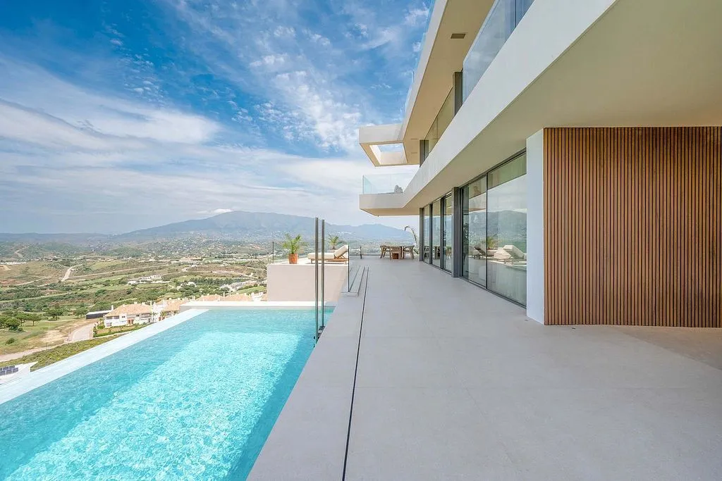 Bassein - Passivhaus Villa with Infinity Pools in La Cala Golf