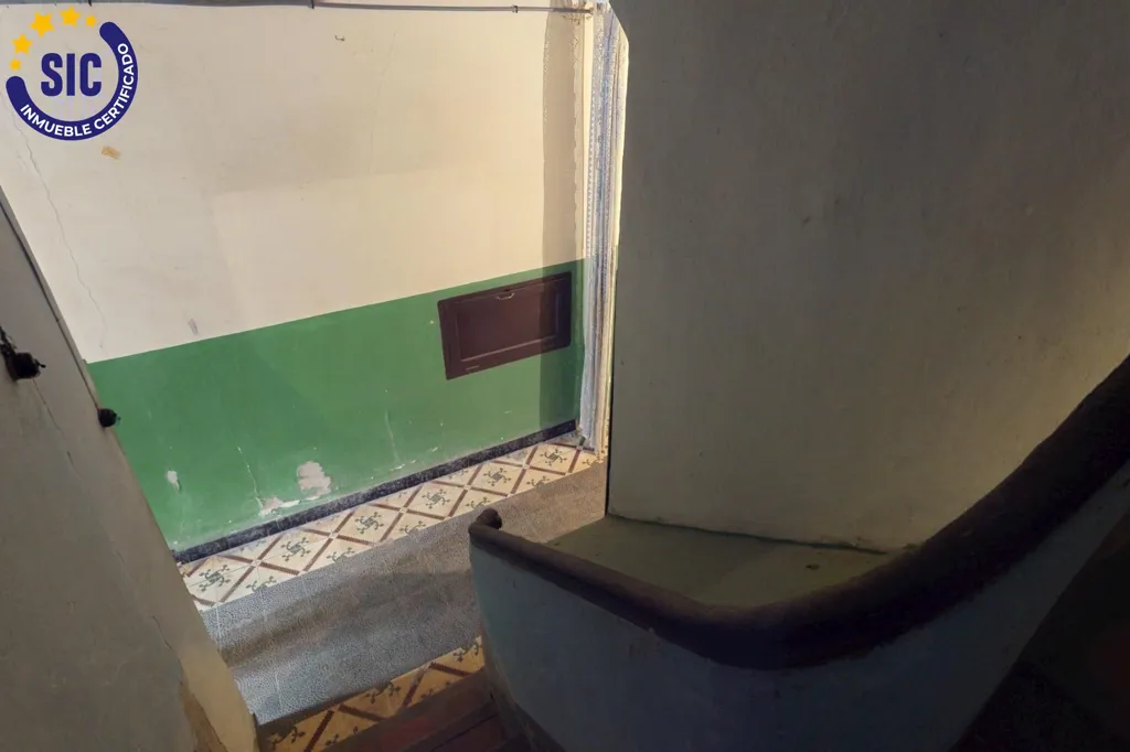 Pièces - Three-Storey House for Restoration in Castellón Centre