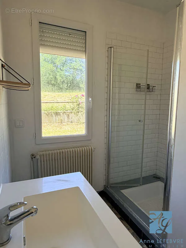 Salles de bain - Maison de luxe avec terrasse à Trouville-sur-Mer