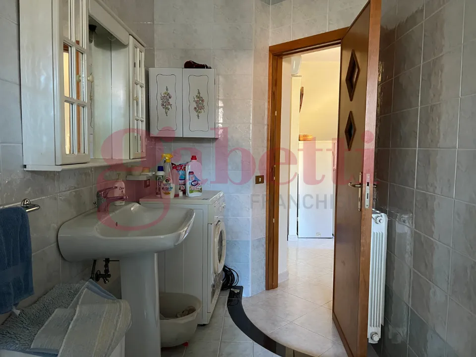 Salles de bain - Mansard Apartment with Terraces in Telese Terme
