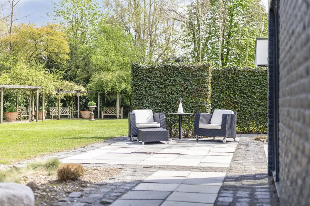 Jardin - Dual Living Villa with Spa in Borne