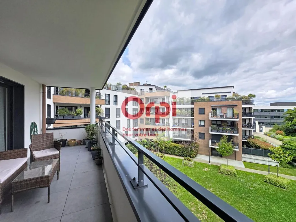 Rõdu - Modern Flat with Loggia in Le Plessis Robinson