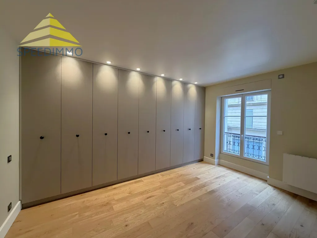 Chambres - Appartement 2 Pièces avec 2 Caves à Paris