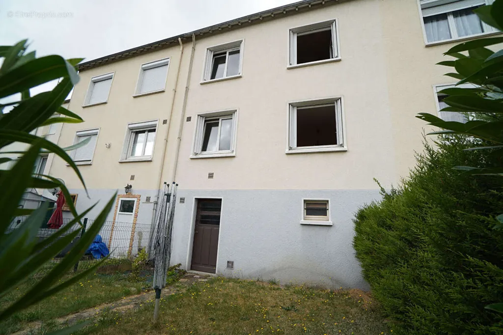 Esterno - House to Refresh with Garden in Le Mans