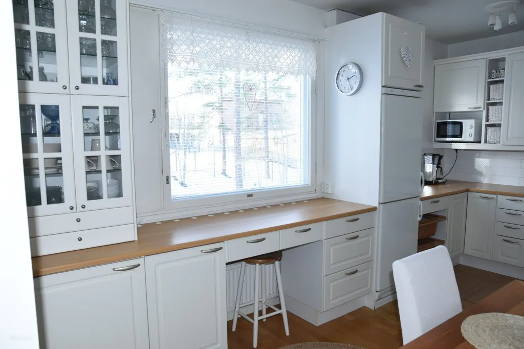 Cuisine - Bright Apartment with Glazed Balcony in Espoo