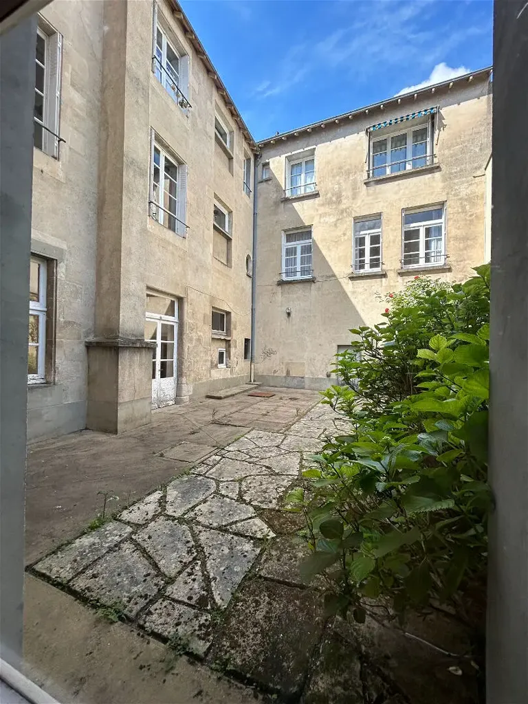 Jardín - 5-Piece Apartment with Garage in Poitiers Centre