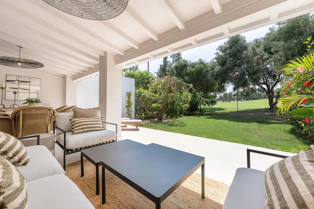 Terrass - Renovated Townhouse with Golf View in Marbella