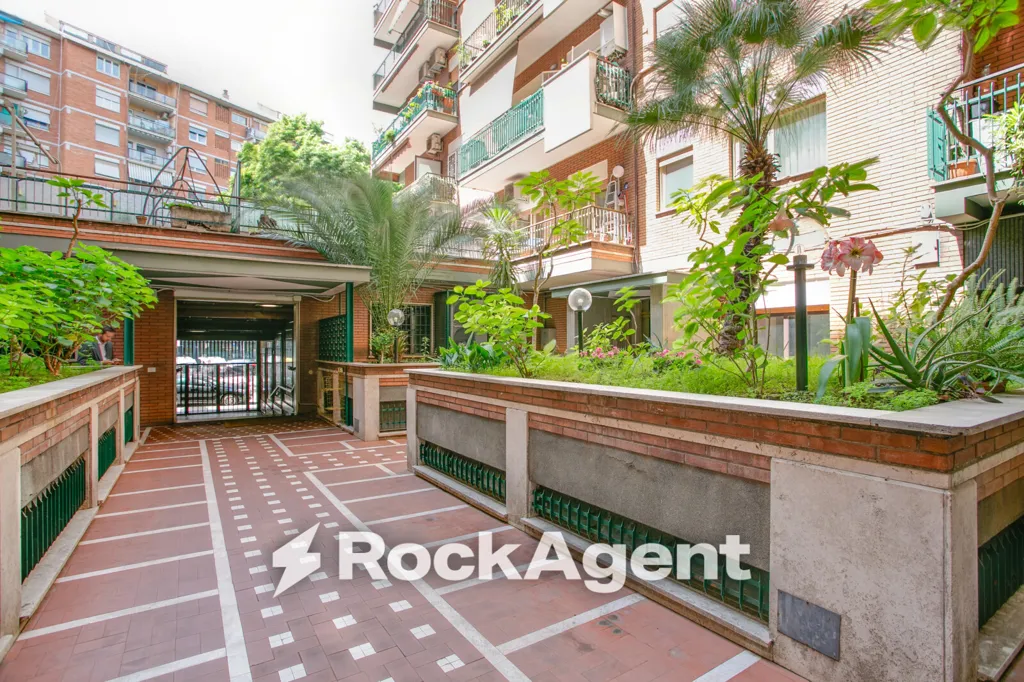 Aed - Ristruttured Apartment with Balcony in Rome