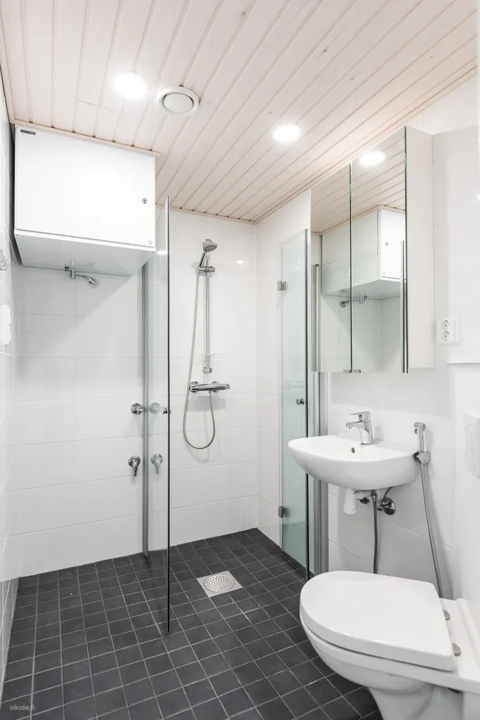 Salles de bain - Bright Studio Flat with Balcony in Oulu