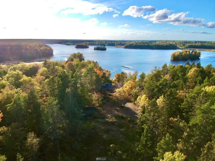 Õhuvaade - Private Plot with Lake View in Roslagen
