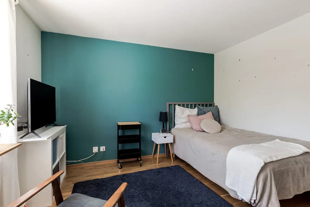 Bedrooms - Terraced House with Garden in Almby