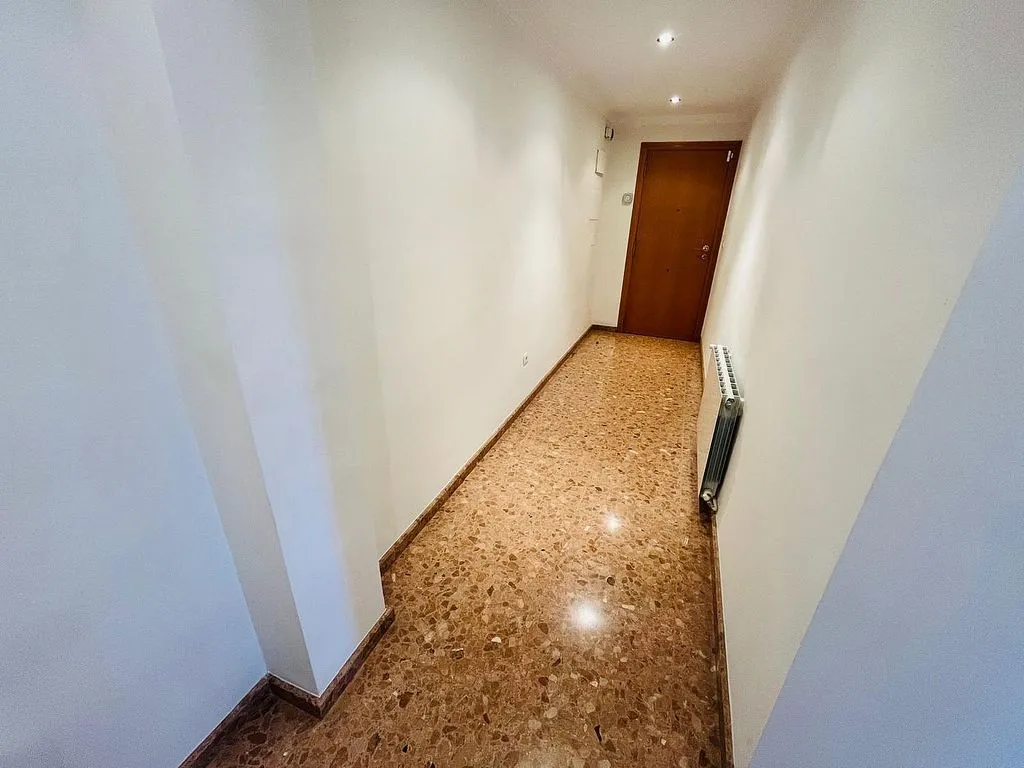 Hallway - Student-Friendly Flat with Balcony in Moncada