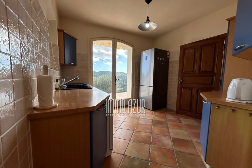 Cuisine - Villa Récemment Construite avec Piscine à Proximité des Collines