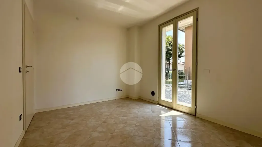 Rooms - Semi-Detached Villa with Garden in Rovato