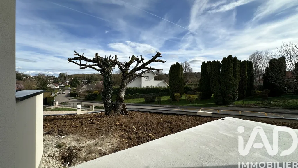 Jardin - Maison Duplex avec Terrasse et Jardin à École-Valentin