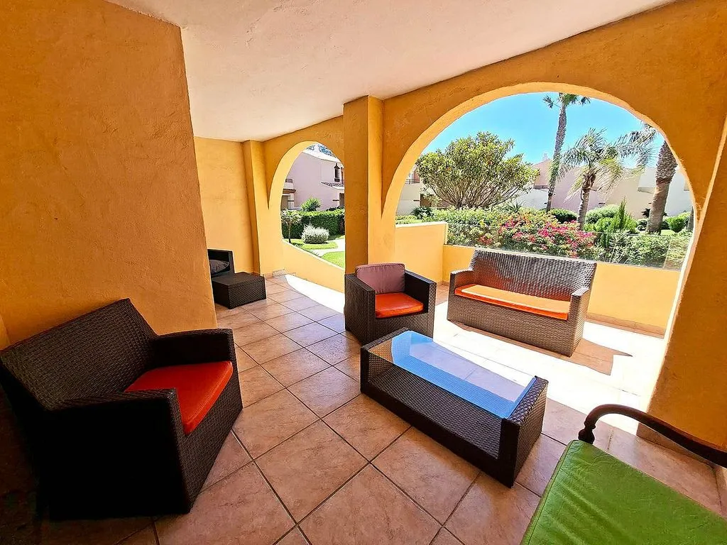 Terrass - Terraced Apartment with Pool in Central Location