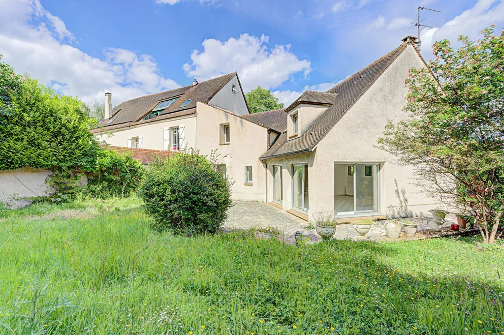 Aed - Pavilion House with Garden in Aigremont