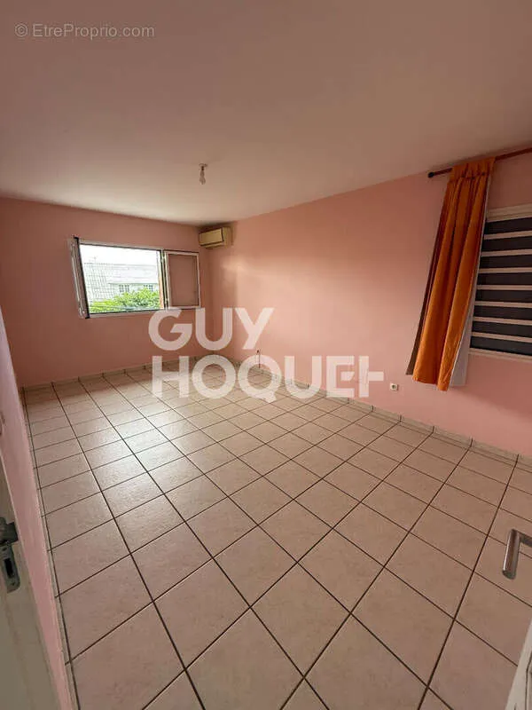 Rooms - Charming House with Garden in Sainte Suzanne