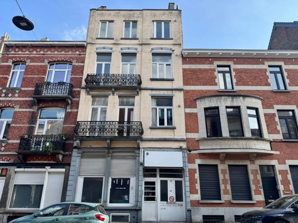 Välivaade - Mixed-Use Building with Storage in Schaerbeek