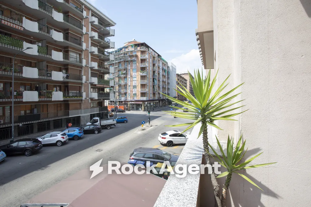 Rõdu - Spacious Trilocale with Balcony in Santa Rita, Turin