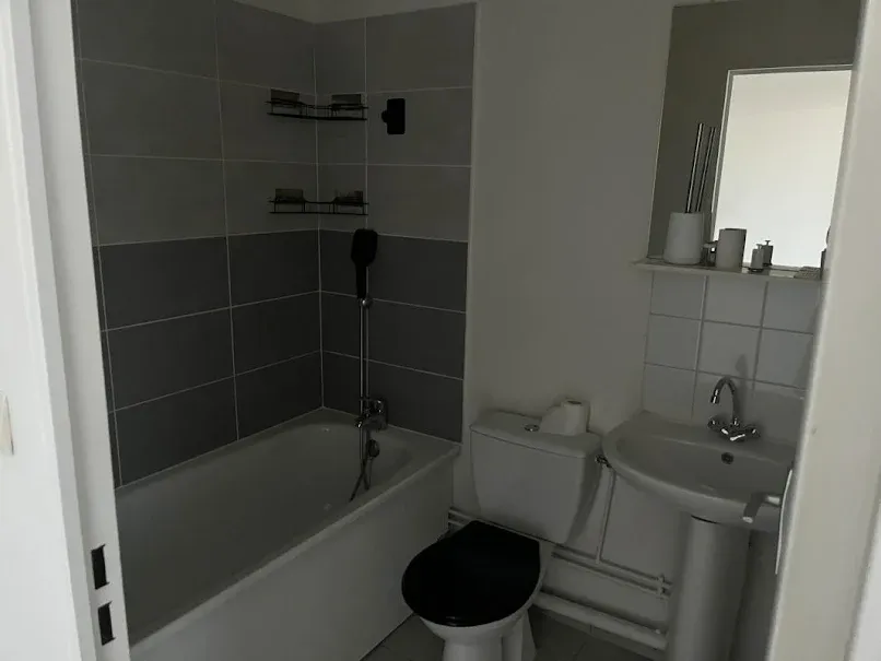 Salles de bain - Appartement 2 Pièces à Meaux, Proche Centre-Ville