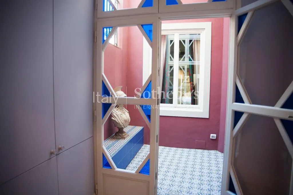 Esik - Renovated Apartment with Terrace in Oltrarno