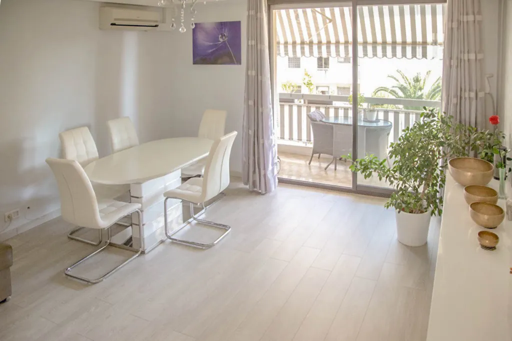 Salle à manger - Appartement Rénové avec Vue Mer à Nice