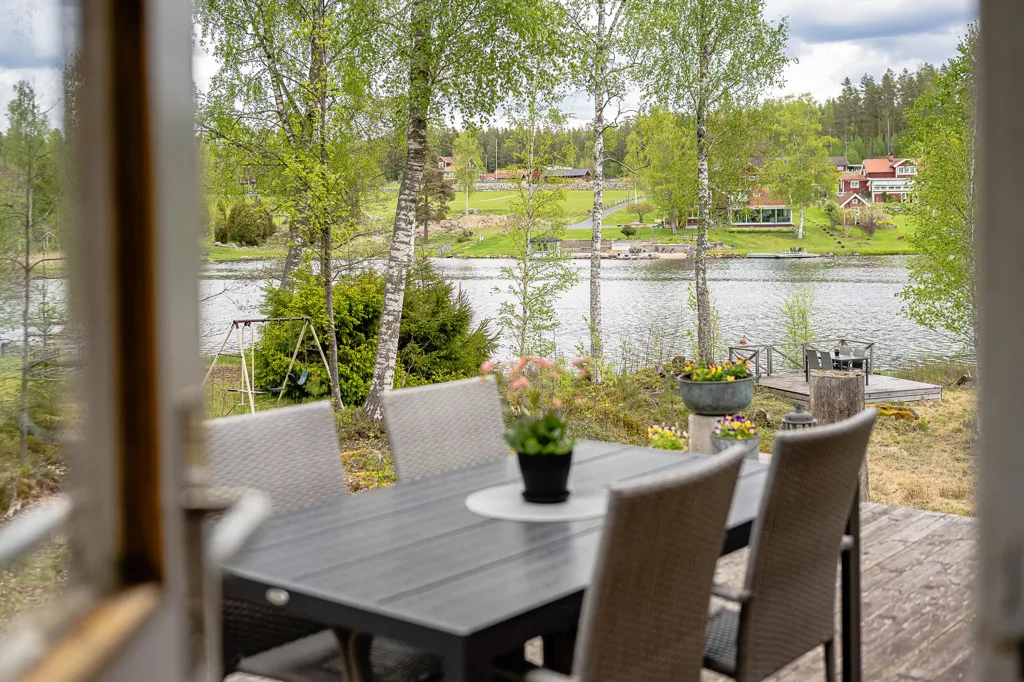 Terrasse - Holiday Home with Lakeside Plot in Övre Malmen